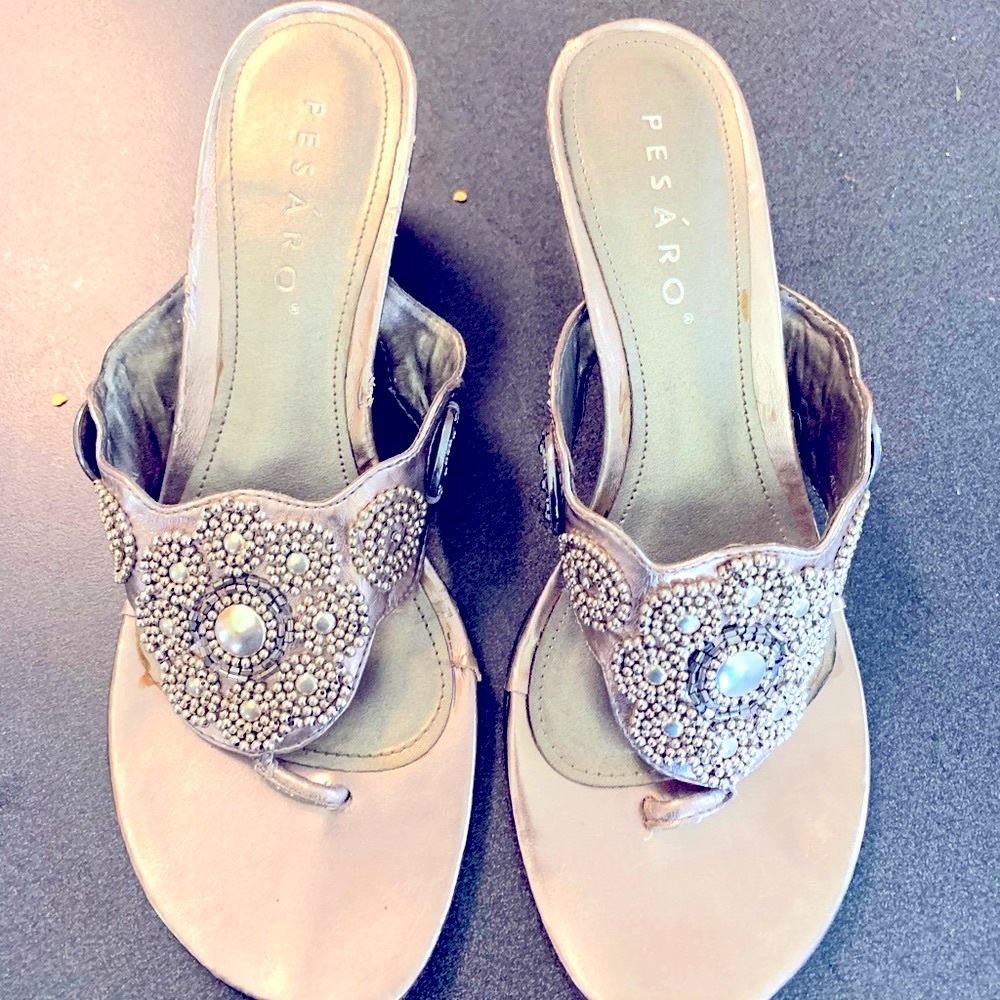 Dazzeling Pasario sandals